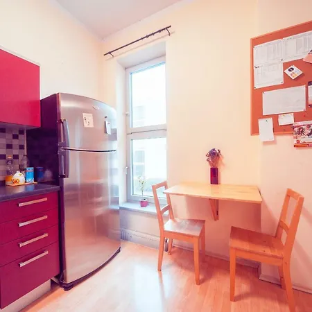 New Renovated Studio In With Free Parking